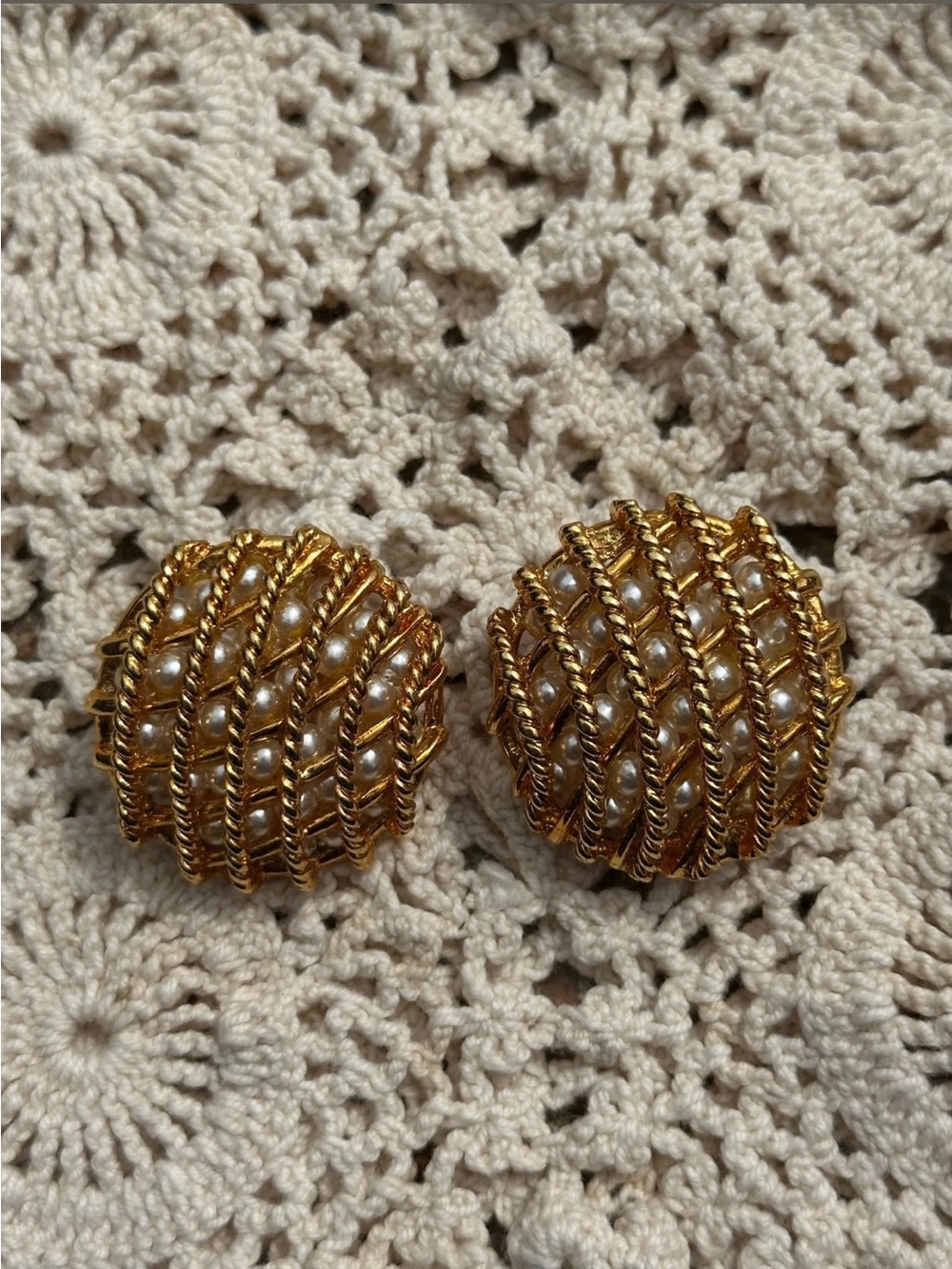 Vintage clip on earrings faux pearls within a gold-tone woven design